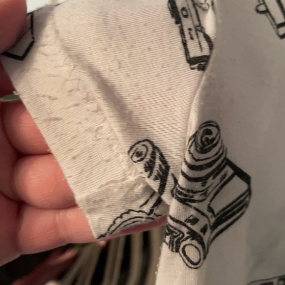 Nollie Camera Graphic v-neck Tee - Picture 3 of 7